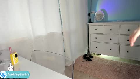 Mary online show from 10-15-25, 10:48