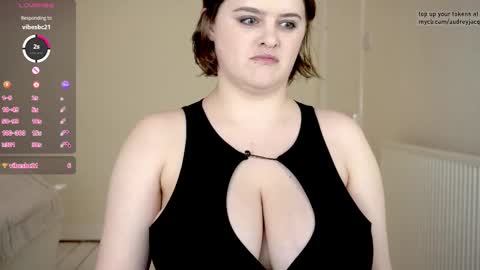 Snapshot of audreyjacq chatting on 10-17-25, 02:41 Audrey Jacq online show from 10-17-25, 02:41