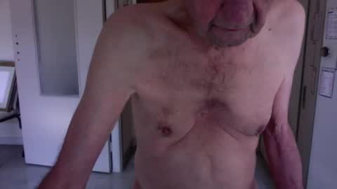 auguste061400 online show from 01-10-25, 09:44