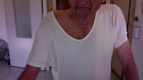 auguste061400 online show from 11-28-25, 09:23