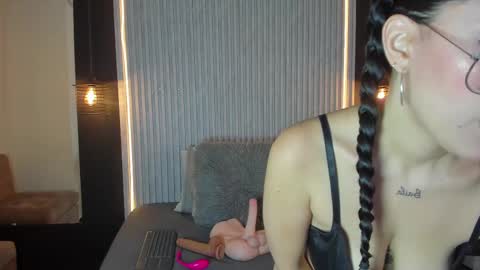 Aura online show from 10-10-25, 03:16