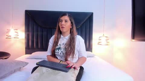 Aura Evans online show from 09-09-25, 08:08