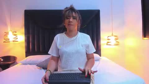 Aura Evans online show from 09-10-25, 12:05