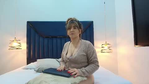 Aura Evans online show from 09-18-25, 12:18