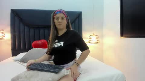 Aura Evans online show from 09-22-25, 11:45
