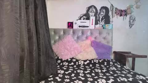 Snapshot of aurasensorial27 chatting on 10-19-25, 04:57 aurasensorial27 online show from 10-19-25, 04:57