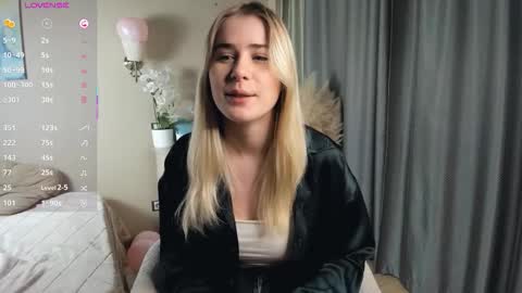 Snapshot of aureliaabdula chatting on 02-17-26, 01:02 Liana online show from 02-17-26, 01:02