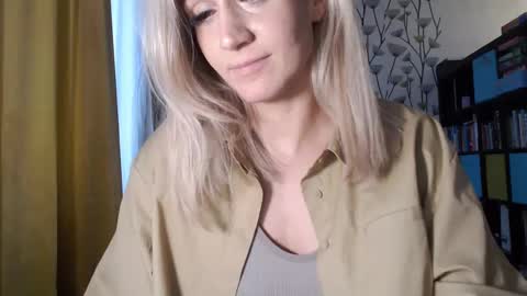 Snapshot of aurelyie chatting on 12-11-24, 11:19 Aurelyie online show from 12-11-24, 11:19