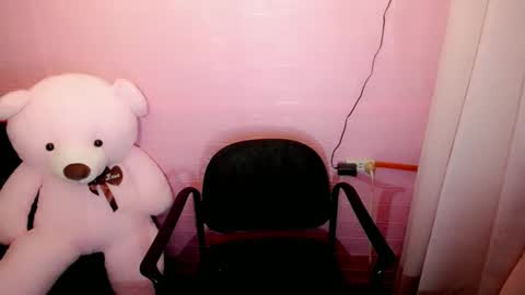 cute online show from 12-22-25, 09:28