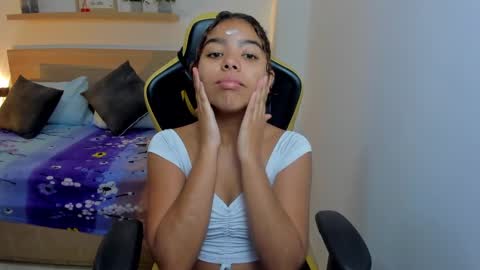Snapshot of aurora_rodriguez chatting on 01-27-25, 12:05 aurora_rodriguez online show from 01-27-25, 12:05
