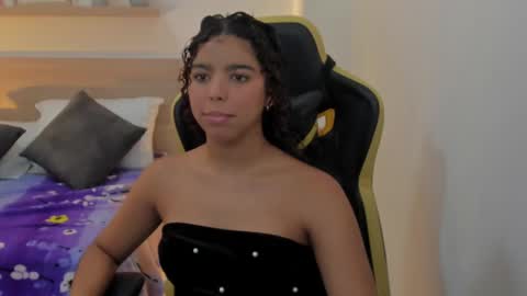 Snapshot of aurora_rodriguez chatting on 02-15-25, 12:33 aurora_rodriguez online show from 02-15-25, 12:33