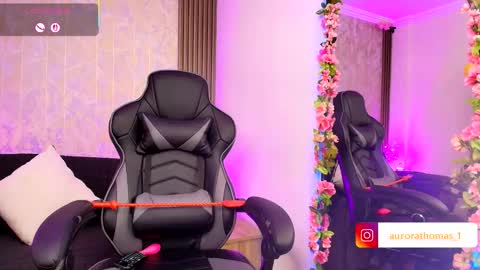 Snapshot of aurora_thomas chatting on 10-23-25, 12:43 Aurora online show from 10-23-25, 12:43