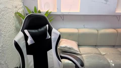 AURORA  online show from 02-18-26, 02:07