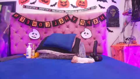 auroraa_miller online show from 10-15-25, 11:54