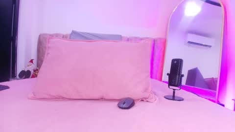 auroraa_miller online show from 12-02-25, 11:59