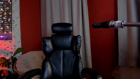 Snapshot of aurorademoni chatting on 12-25-24, 06:52 Aurora online show from 12-25-24, 06:52