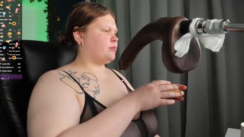 Snapshot of aurorademoni chatting on 12-27-24, 04:32 Aurora online show from 12-27-24, 04:32