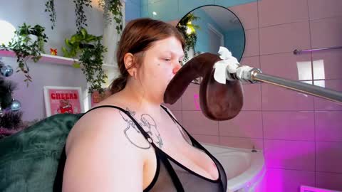 Snapshot of aurorademoni chatting on 12-28-24, 07:22 Aurora online show from 12-28-24, 07:22