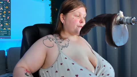 Snapshot of aurorademoni chatting on 01-07-25, 03:44 Aurora online show from 01-07-25, 03:44