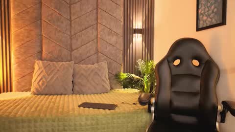 aurora online show from 11-12-25, 07:13