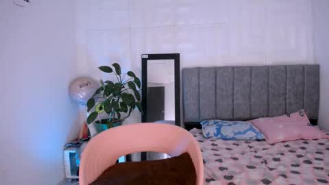 Snapshot of auroramcry chatting on 11-05-25, 06:24 INSTAGRAM AURORA MCRY online show from 11-05-25, 06:24