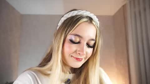 Zoe online show from 12-14-25, 05:13