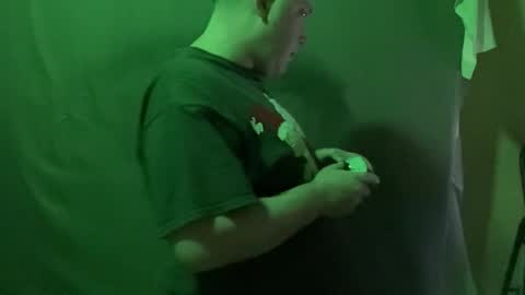 Snapshot of auz1812 chatting on 11-12-25, 04:57 Auz online show from 11-12-25, 04:57