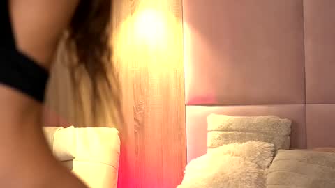 Ava online show from 01-21-25, 01:50