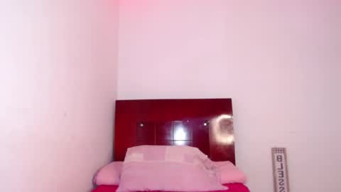 Snapshot of ava_jhonsson chatting on 10-15-25, 04:12 ava online show from 10-15-25, 04:12