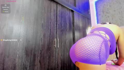 Snapshot of avaa_am chatting on 09-19-25, 04:14 AVA online show from 09-19-25, 04:14