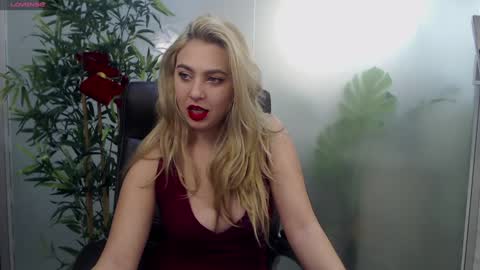 Snapshot of avablue_ chatting on 12-06-24, 07:54 online show from 12-06-24, 07:54