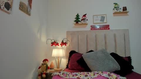 Avaline Help me reach 100 likes TRANSMISSION EVERY DAY FROM 39 PM online show from 12-28-24, 11:16