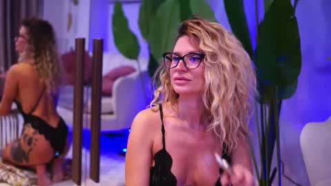 Snapshot of avamaddisson chatting on 10-17-25, 04:04 Ava online show from 10-17-25, 04:04