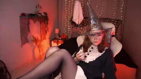 Snapshot of avaryder chatting on 10-21-25, 03:02 Ava online show from 10-21-25, 03:02