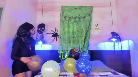 avawhiite online show from 10-27-25, 08:02