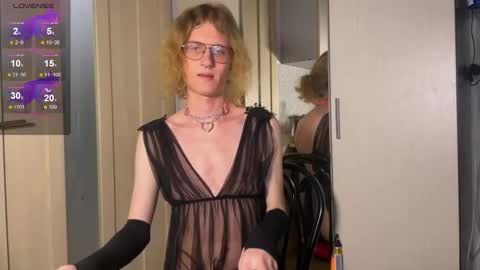 Snapshot of avery_adam chatting on 02-18-26, 10:17 Alex online show from 02-18-26, 10:17