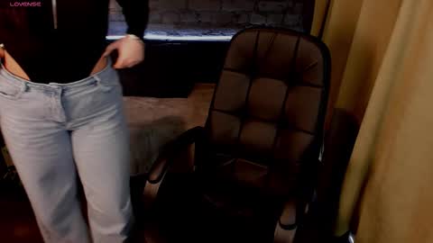 Avery online show from 12-16-25, 11:21