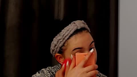 Snapshot of averywillow chatting on 01-02-25, 01:30 AveryWillow online show from 01-02-25, 01:30