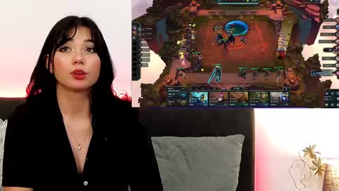 Snapshot of averywillow chatting on 02-06-25, 11:15 AveryWillow online show from 02-06-25, 11:15