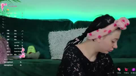 Snapshot of averywillow chatting on 09-29-25, 03:00 AveryWillow online show from 09-29-25, 03:00