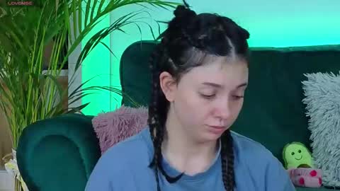 Snapshot of averywillow chatting on 10-21-25, 02:56 AveryWillow online show from 10-21-25, 02:56