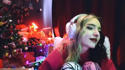 Avriel online show from 12-25-24, 05:37