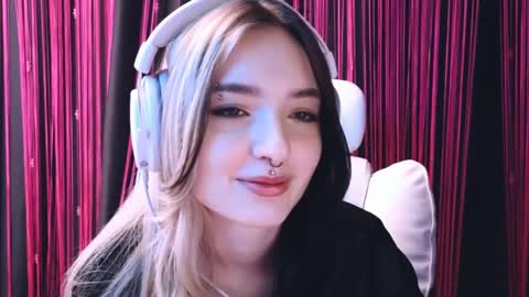 Avriel online show from 02-18-25, 05:42