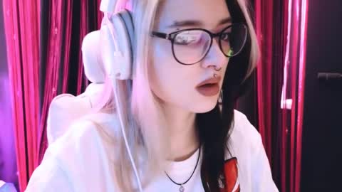 Avriel online show from 02-26-25, 02:59