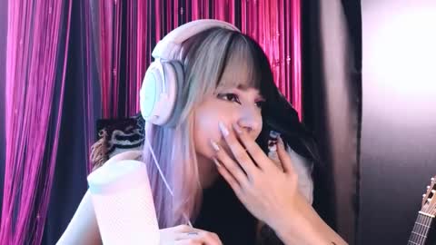 Avriel online show from 09-11-25, 05:07