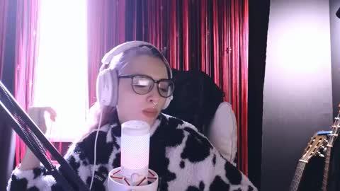 Avriel online show from 10-23-25, 07:07