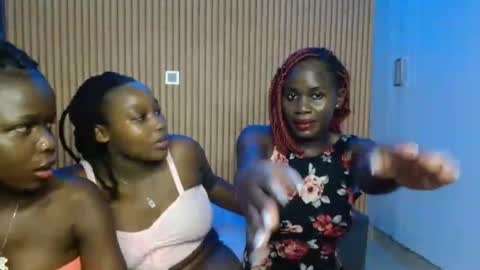 Snapshot of avian_talya chatting on 11-12-25, 04:07 Avian online show from 11-12-25, 04:07