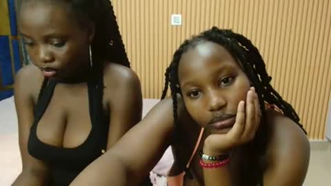 Snapshot of avian_talya chatting on 11-27-25, 04:58 Avian online show from 11-27-25, 04:58