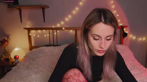 Snapshot of aviva_faith chatting on 10-27-25, 05:50 Aviva online show from 10-27-25, 05:50