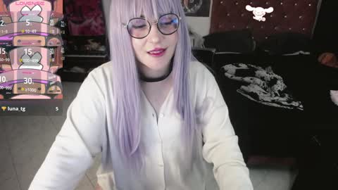 Snapshot of avril2809 chatting on 12-10-24, 02:27 Abril online show from 12-10-24, 02:27